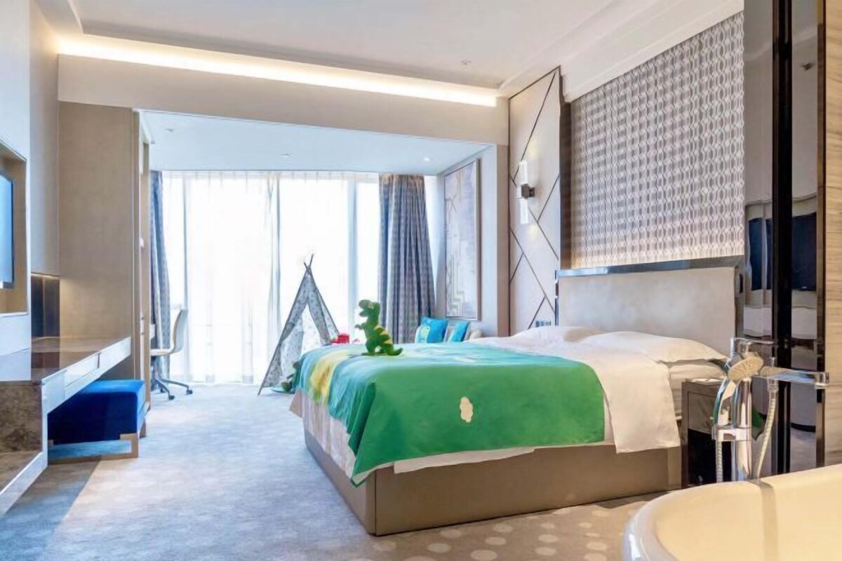 Premium bedding, down duvets, minibar, in-room safe