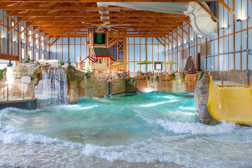 Grand Bear Resort at Starved Rock