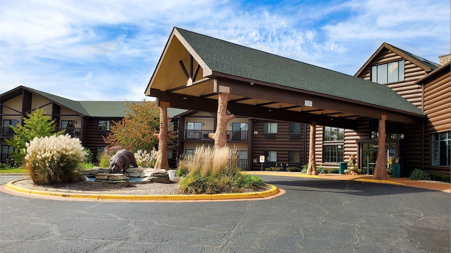 Grand Bear Resort at Starved Rock