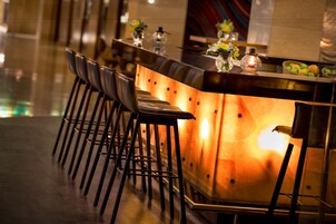 2 bares y 1 bar de deportes