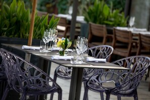 BBQ/picnic Area - Renaissance by Crystall (Atyrau)