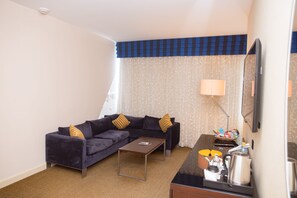 Executive Suite, 1 King Bed | Living room | Plasma TV - Renaissance by Crystall (Atyrau)