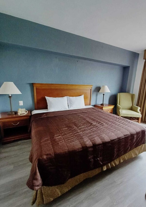 Classic-Zimmer | Zimmersafe, Schreibtisch, Bügeleisen/Bügelbrett, kostenloses WLAN