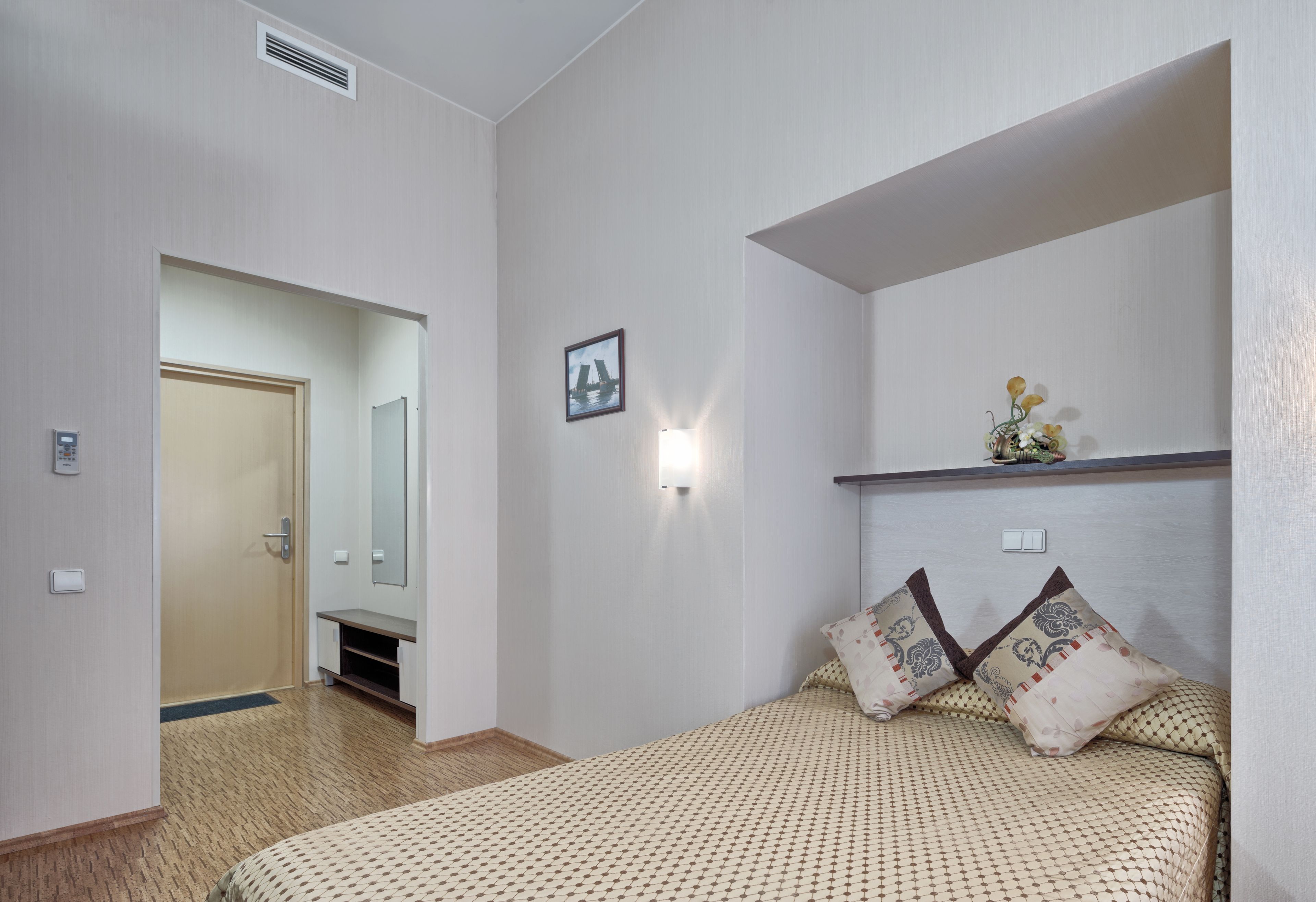 Standard Room, 1 Queen Bed | Living area