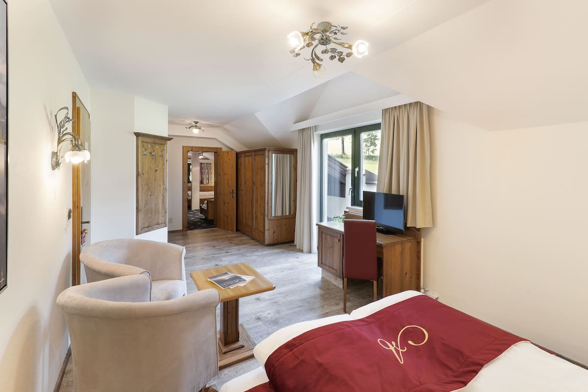 AlpenSchlössl comfort family room, ca. 35 qm/2 rooms HP