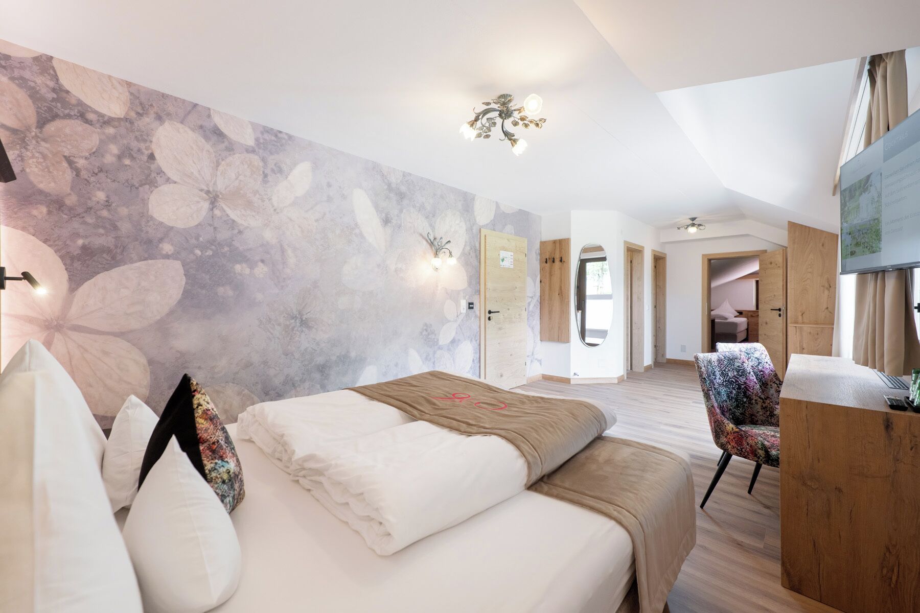 AlpenSchlössl Familienzimmer Komfort ca. 35 qm/2 Zimmer HP | Minibar, Zimmersafe, Schreibtisch, Verdunkelungsvorhänge