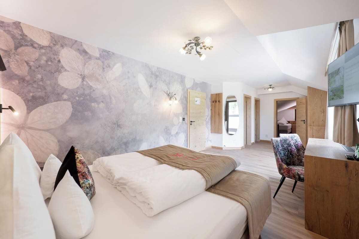 AlpenSchlössl comfort family room, ca. 35 qm/2 rooms HP