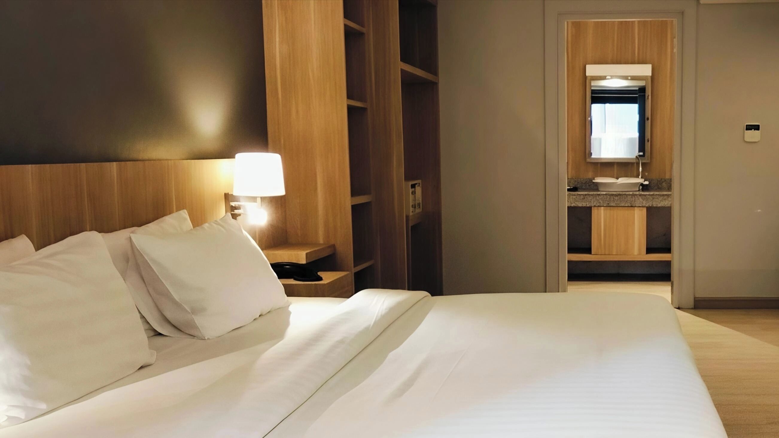 Chambre Standard | Minibar, coffre-fort, bureau, rideaux d’obscurcissement