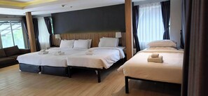 Minibar, in-room safe, desk, blackout curtains - Days Inn by Wyndham Aonang Krabi (Krabi)