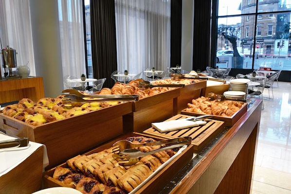 Petit déjeuner anglais (22.00 GBP par personne)