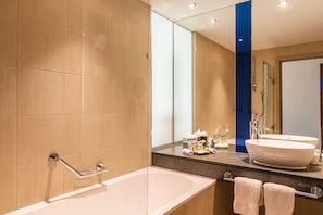 Family Room, 1 Double Bed | Bathroom