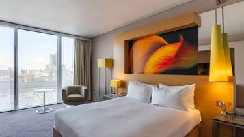 Deluxe Room, 1 Queen Bed, Accessible | Premium bedding, in-room safe, iron/ironing board