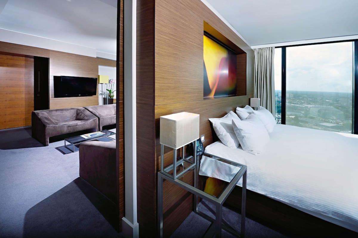 Executive Suite, 1 King Bed | Premium bedding, in-room safe, iron/ironing board