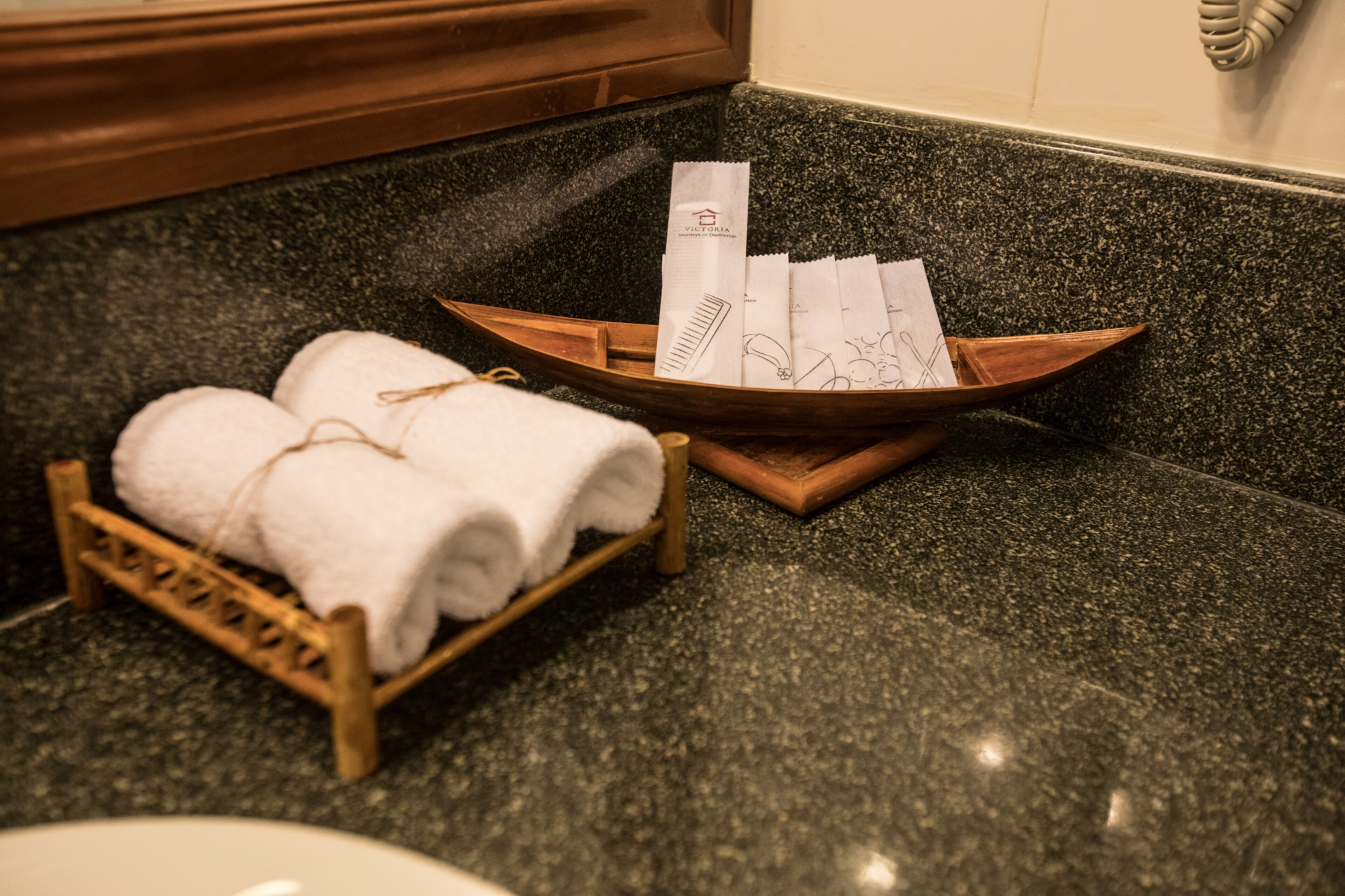 economy room | 1 bedroom, minibar, in-room safe, desk