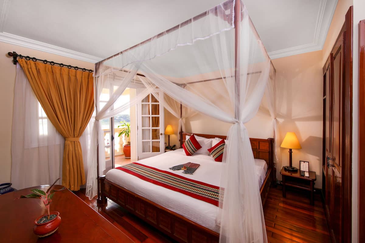 suite | 1 bedroom, minibar, in-room safe, desk