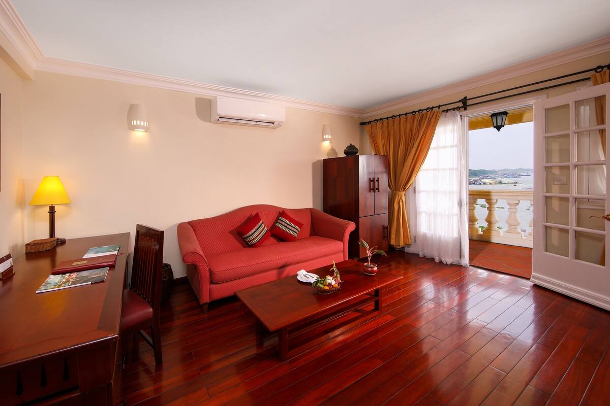 suite | 1 bedroom, minibar, in-room safe, desk