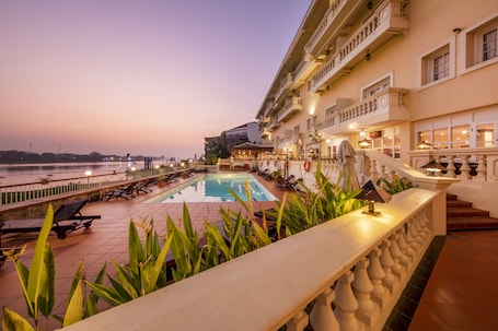 Outdoor pool, pool umbrellas, sun loungers