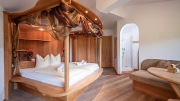 Zimmer (Gluecksbringer) | Allergikerbettwaren, Zimmersafe, individuell dekoriert