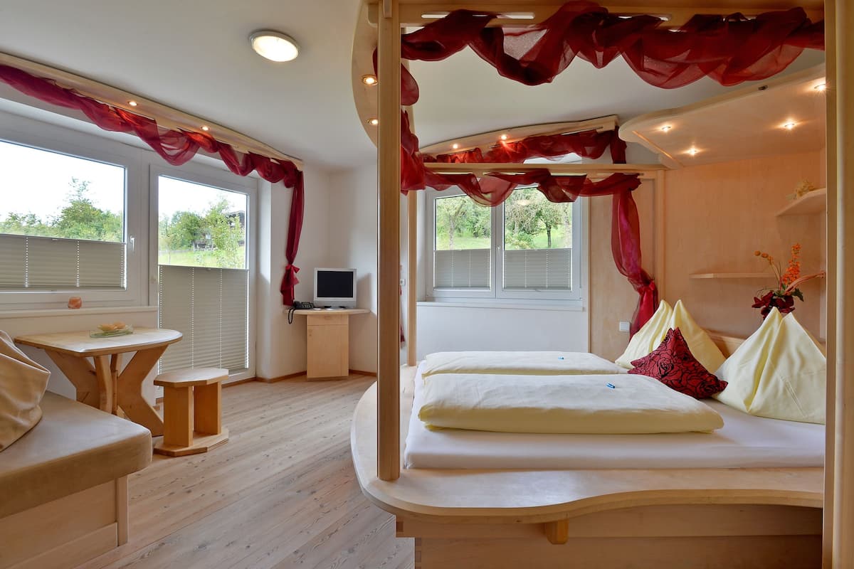 Zimmer (Abendrot) | Allergikerbettwaren, Zimmersafe, schallisolierte Zimmer, Babybetten