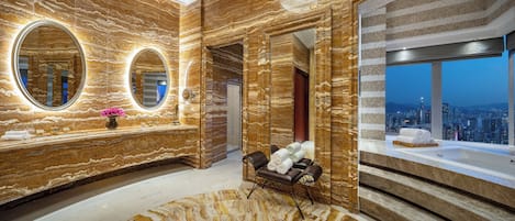 Presidential Suite | Bathroom | Combined shower/bathtub, rainfall showerhead, designer toiletries