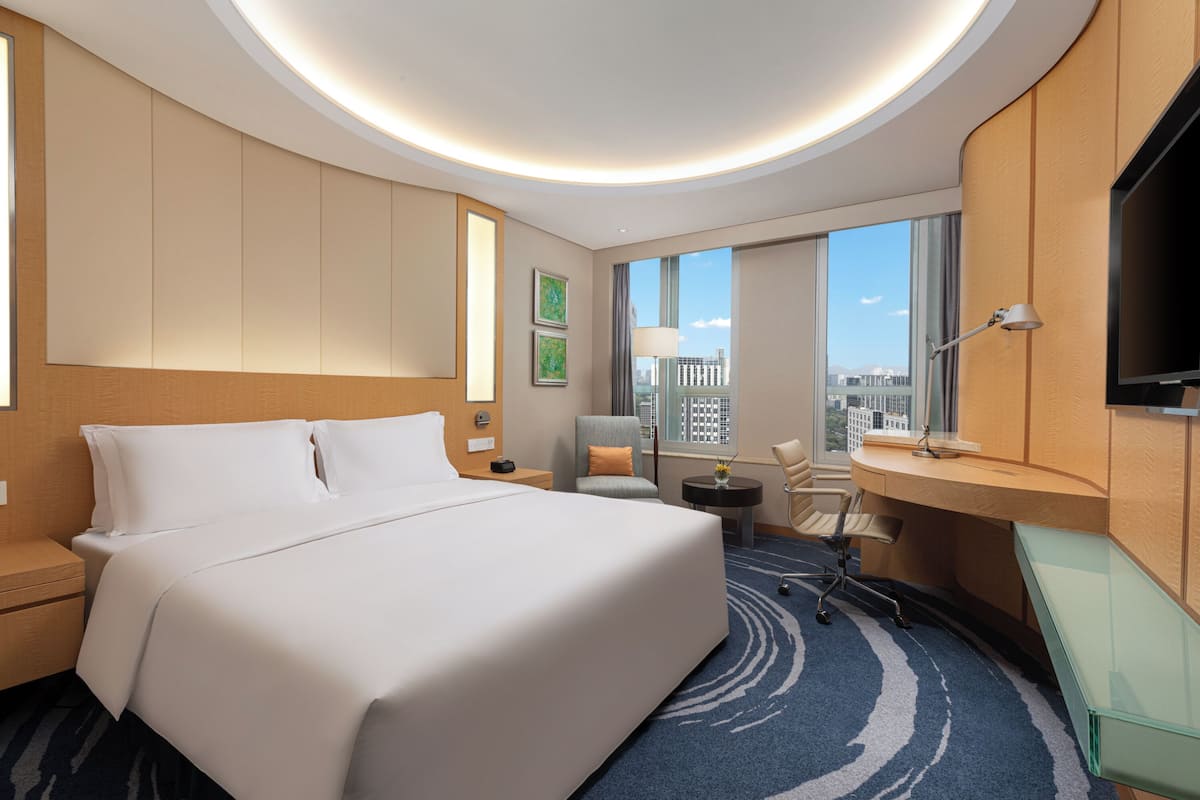 1 King Bed Standard High Floor | 1 bedroom, premium bedding, down comforters, minibar