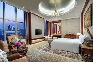 1 bedroom, premium bedding, down comforters, minibar