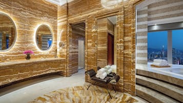Suite presidencial | Roba de llit d'alta qualitat, cobrellits i minibar