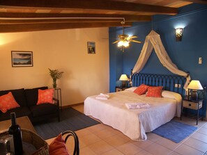 เครื่องนอนระดับพรีเมียม, ผ้านวมขนเป็ด, เตียงเมมโมรีโฟม, มินิบาร์