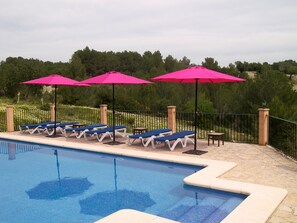 Outdoor pool, open 9:00 AM to 7:00 PM, pool umbrellas, sun loungers - Agroturisme Es Picot (Manacor)