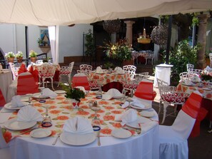 Se sirven desayunos, almuerzos, cenas y cocina mexicana 