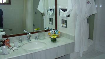 Ducha, artículos de tocador gratuitos, toallas