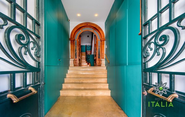Property entrance - Hotel Italia (Lisbon)