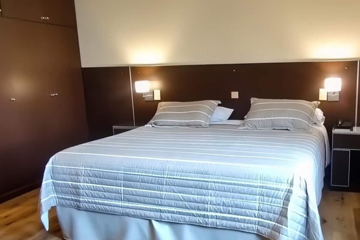Hypo-allergenic bedding available, down comforters, pillowtop beds