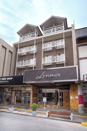 A hotel named Lennox with a modern architectural design, featuring balconies and a prominent entrance. -  Lennox Hotel Ushuaia (Ushuaia)