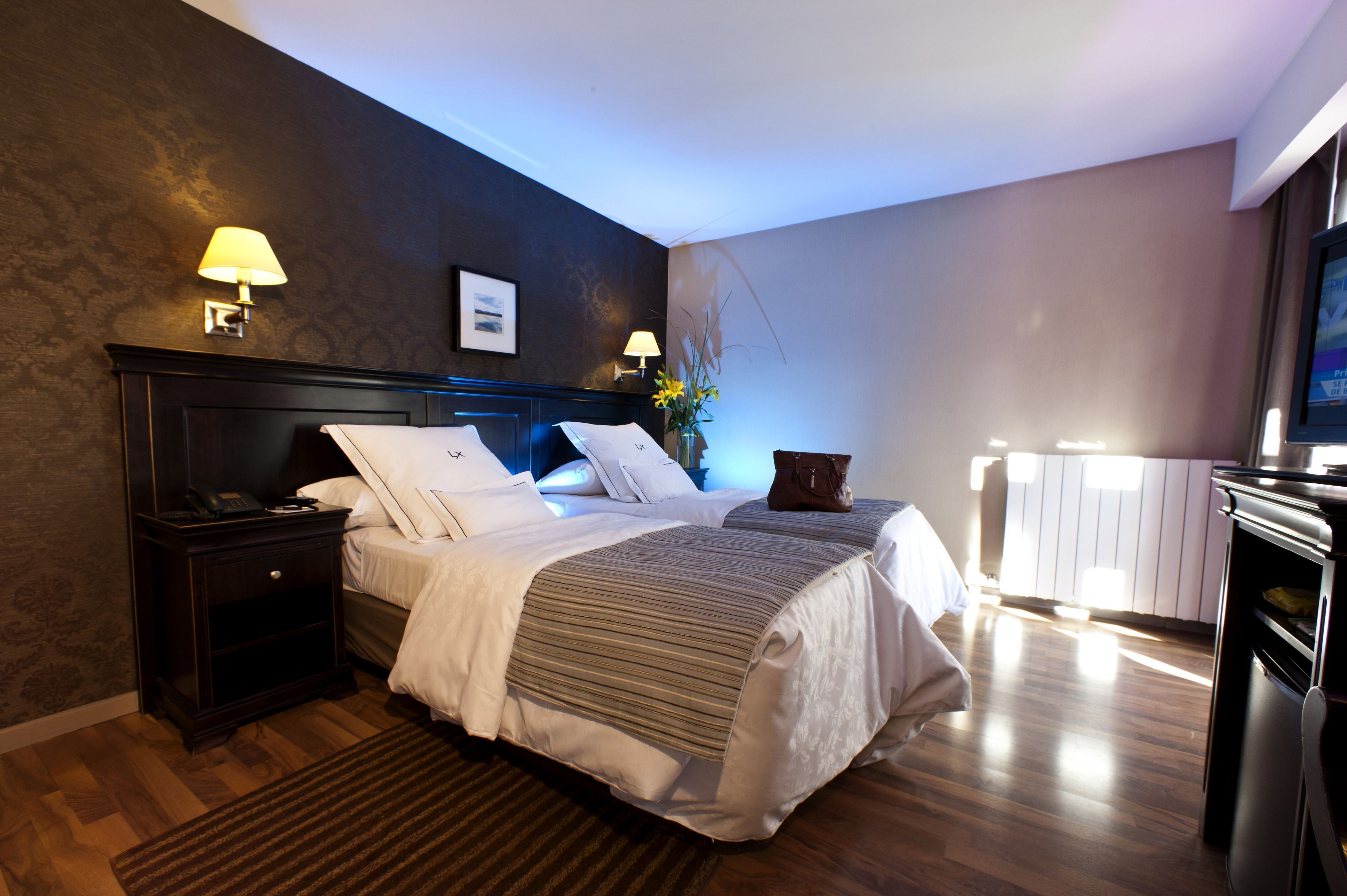 Seprai premium, selimut bulu angsa, dan tempat tidur Select Comfort