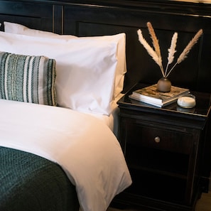 Hochwertige Bettwaren, Daunenbettdecken, Select-Comfort-Betten, Minibar