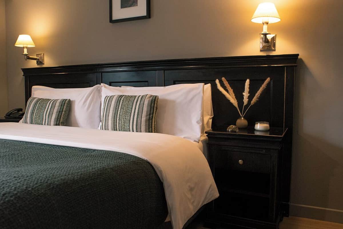 luxury room | 1 bedroom, premium bedding, down duvets, select comfort beds