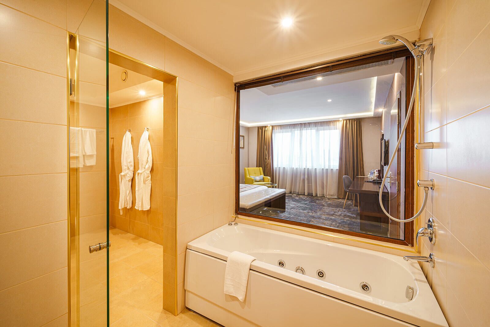suite, 1 bedroom | premium bedding, minibar, in-room safe, desk