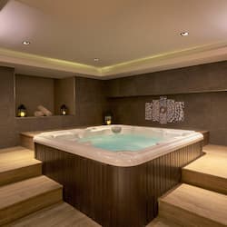 Body treatments, aromatherapy, deep-tissue massages, sports massages