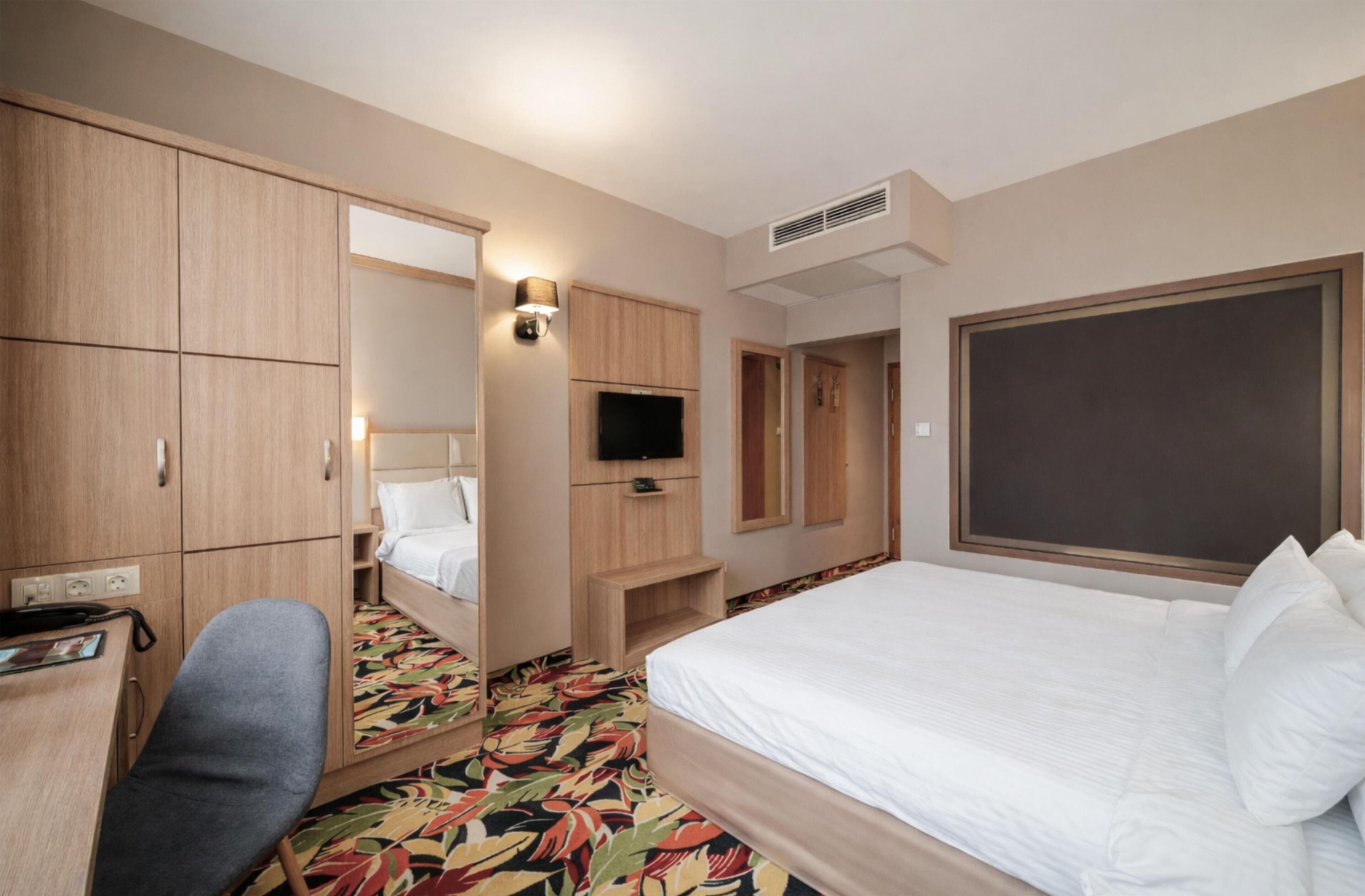 1 bedroom, premium bedding, minibar, in-room safe