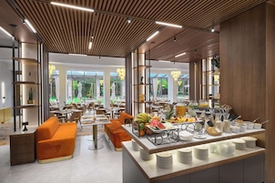 Desayuno buffet todos los días (con cargo)