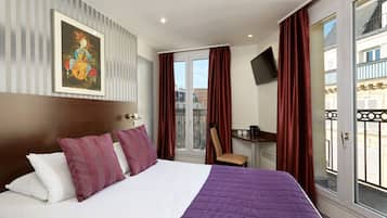 Safe på rommet, skrivebord, blendingsgardiner og wi-fi (inkludert)