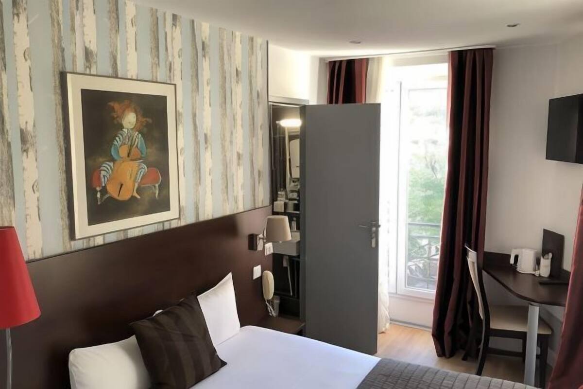 In-room safe, desk, blackout curtains, free WiFi