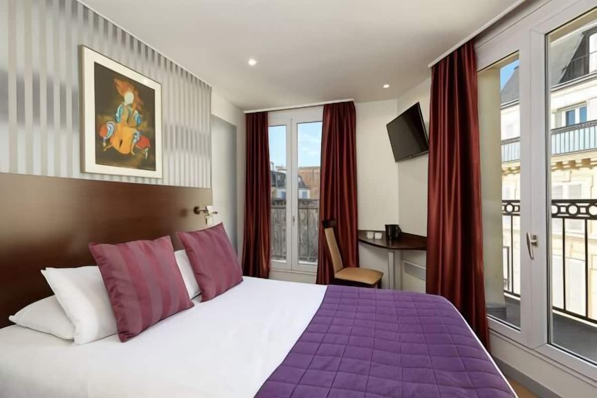In-room safe, desk, blackout curtains, free WiFi