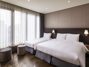 Junior Suite, 1 Double Bed | In-room safe, desk, laptop workspace, blackout curtains - ibis Ambassador Seoul Myeongdong (Seoul)