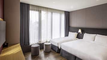 Caja de seguridad en la habitación y escritorio