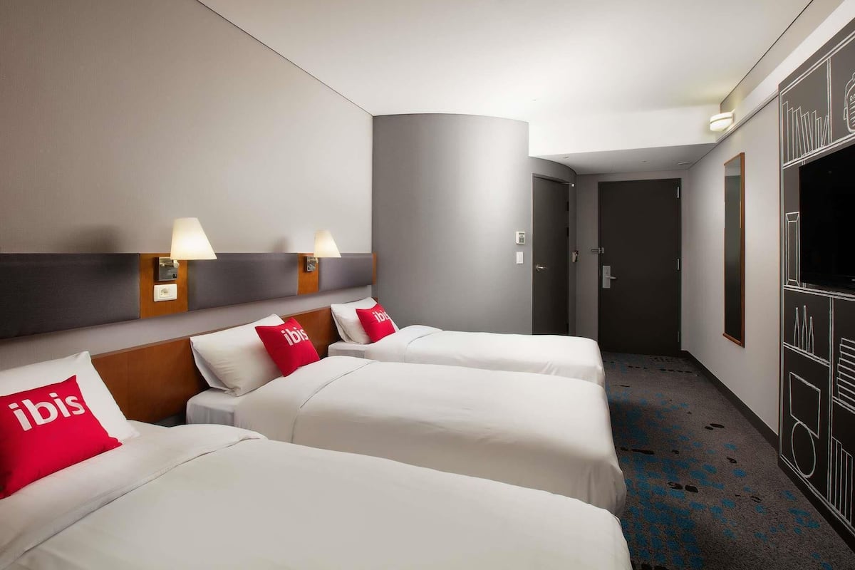 Standard Room, 3 Twin Beds | In-room safe, desk, laptop workspace, blackout drapes