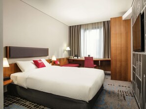 Habitación estándar, 1 cama doble | Caja fuerte, escritorio, espacio para trabajar con un portátil