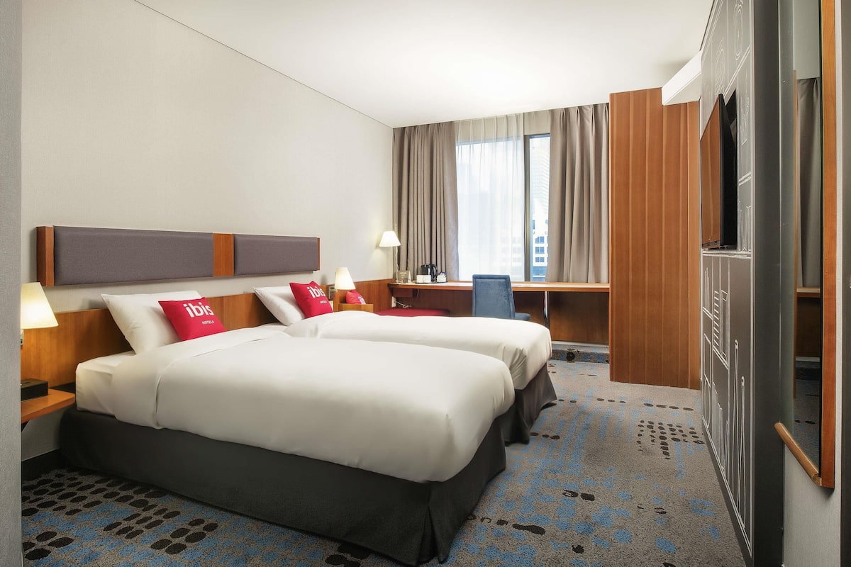 Standard Room, 2 Single Beds | In-room safe, desk, laptop workspace, blackout curtains