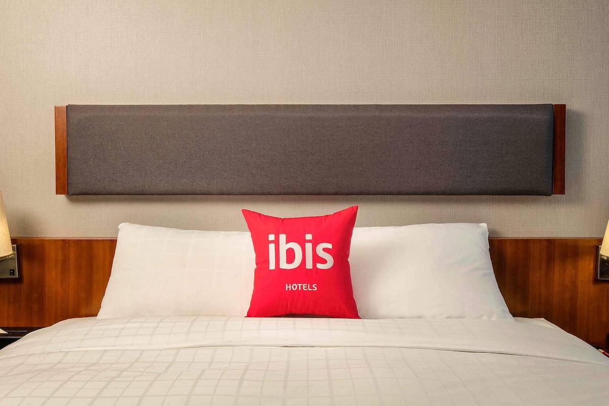 In-room safe, desk, laptop workspace, blackout curtains
